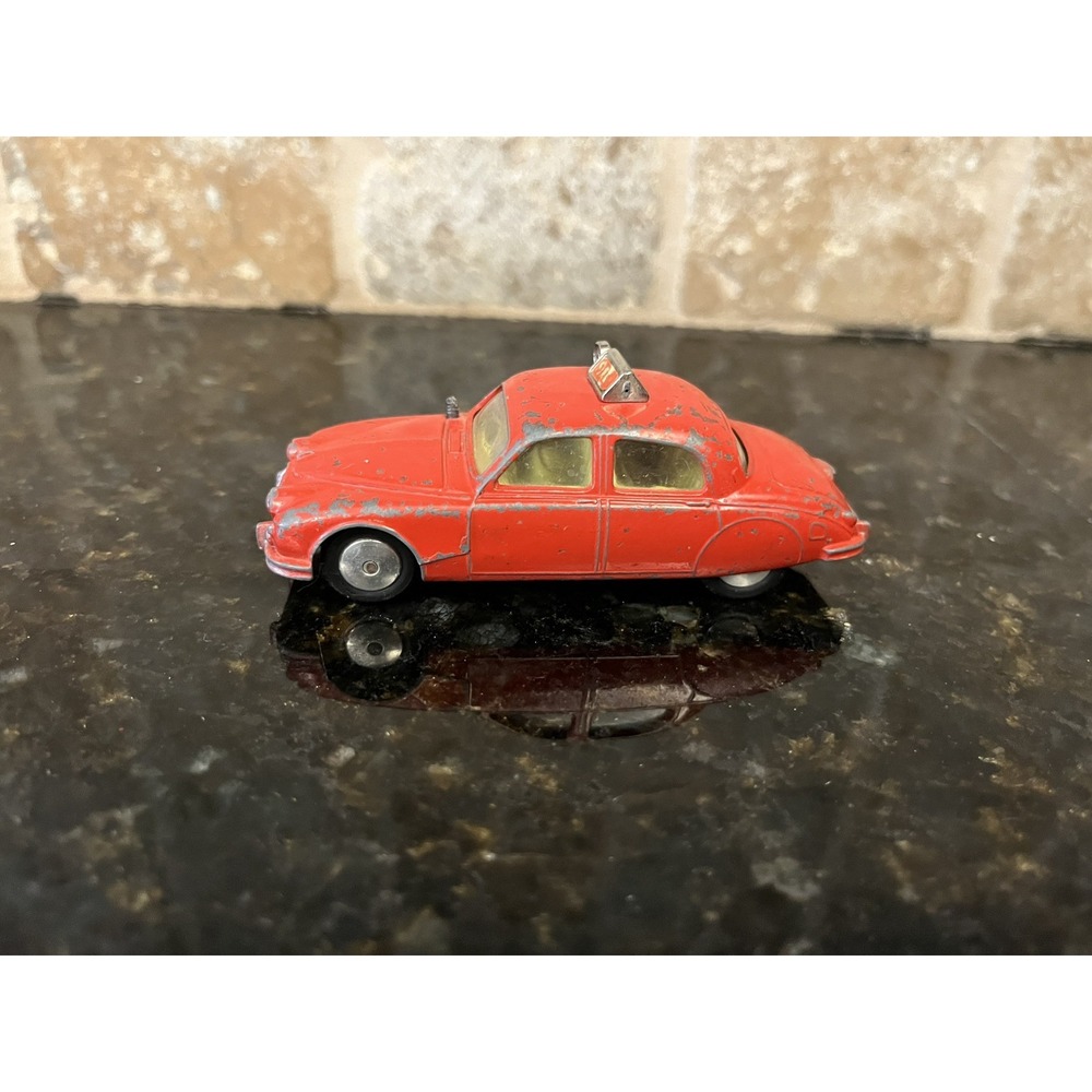 Corgi Toys‎ Jaguar 2.4 Litre Fire Car Red Gt. Britain